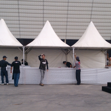 Tenda Balcão 3,00 x 3,00 Chapéu de Bruxa